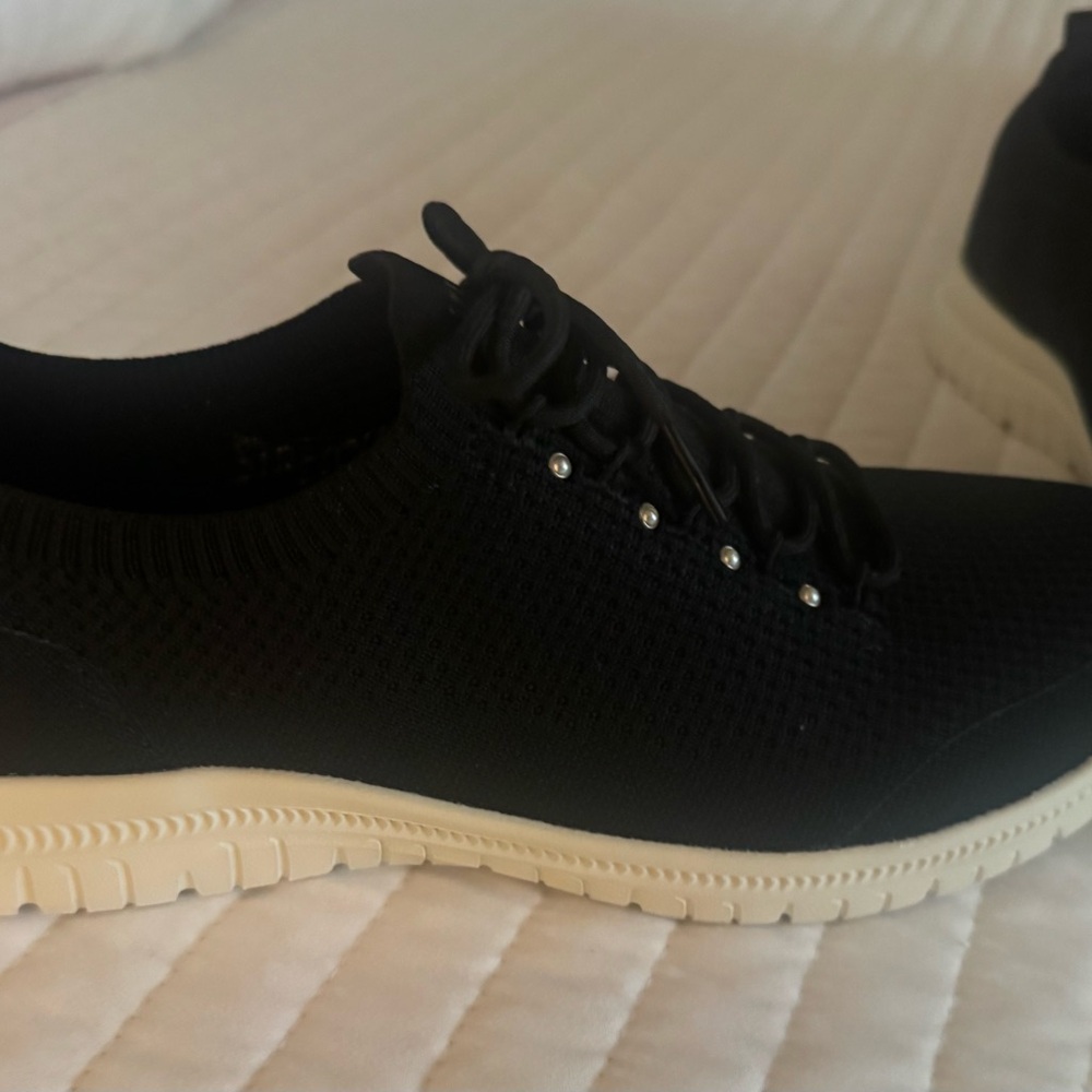 Skechers Women's Black Athletic Sneakers with White Sole Brand New - Picture 3 of 6